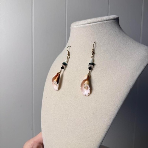 Handmade Shell Drop Earrings Gold Tone Spiral Cone Shell Mother of Pearl Beads - Picture 6 of 8